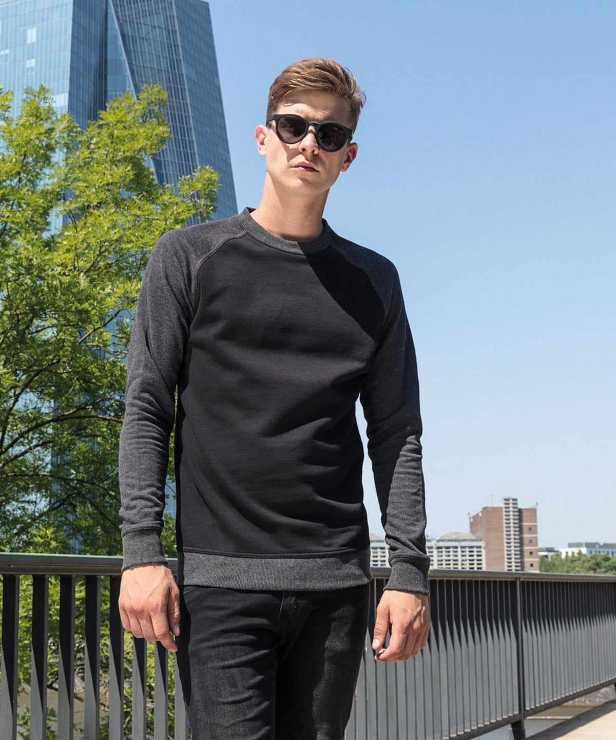 Contrast Crew Neck  - Black/Charcoal